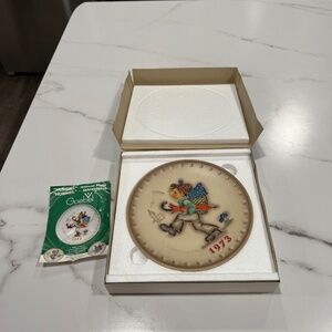 Vintage 1973 3rd Annual MJ Hummel Collectors Plate HM266